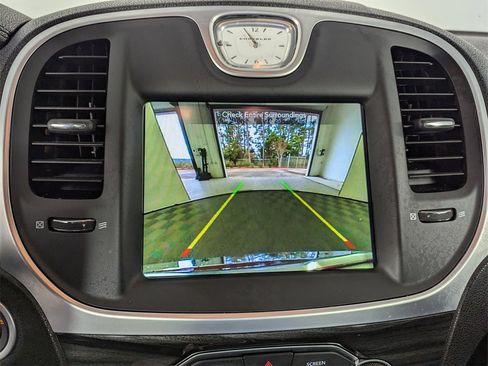 Used 2022 Chrysler 300 Touring image 25