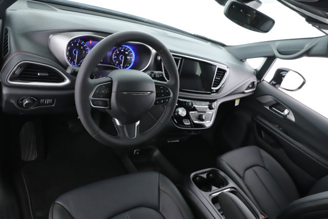 New 2027 Chrysler Pacifica Select FWD image 17