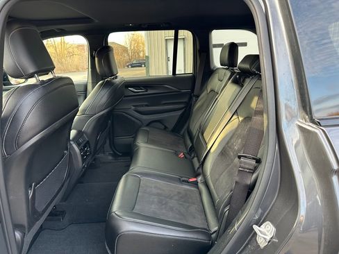 Used 2023 Jeep Grand Cherokee Altitude image 19