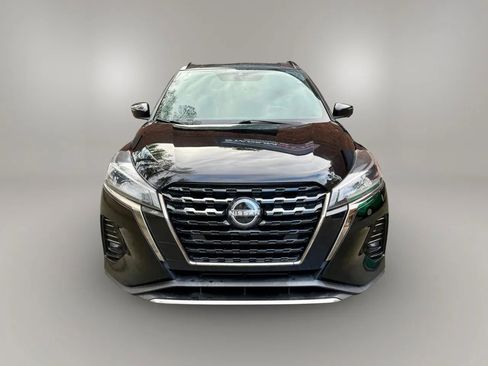 Used 2022 Nissan Kicks SR w/ Interior Electronics Package FWD image 8