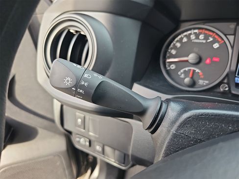 Used 2022 Toyota Tacoma SR image 19