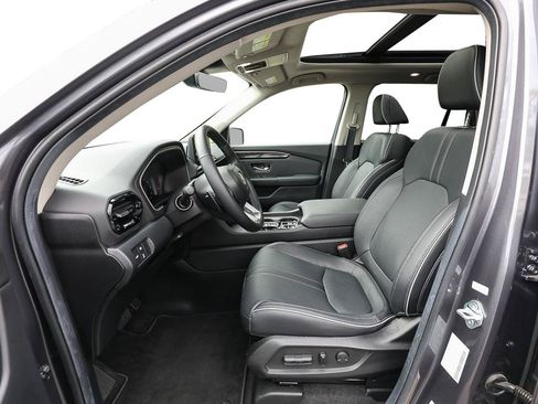 Used 2025 Honda Pilot Elite image 13