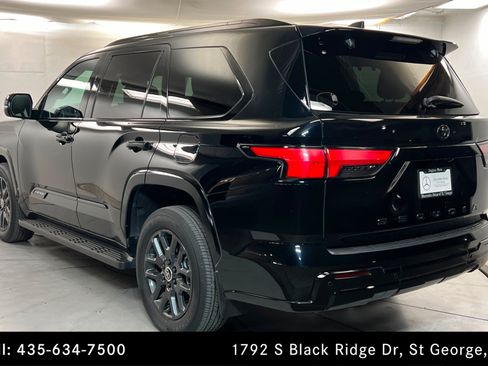 Used 2024 Toyota Sequoia Platinum AWD/4WD image 3