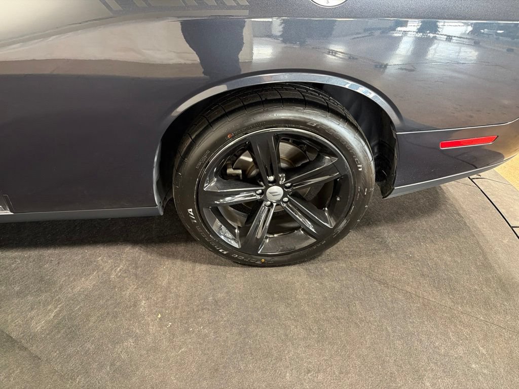 Used 2017 Dodge Challenger R/T RWD image 29