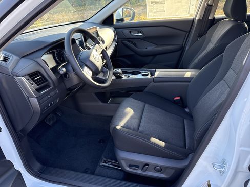 New 2026 Nissan Rogue SV image 4