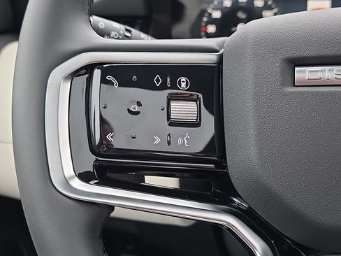 New 2026 Land Rover Discovery Sport Landmark AWD/4WD image 17