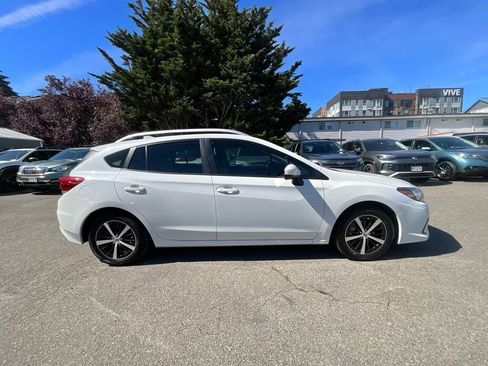 Used 2022 Subaru Impreza 2.0i Premium w/ Popular Package #3 AWD/4WD image 9