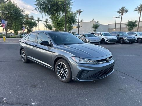 Used 2025 Volkswagen Jetta Sport FWD image 3