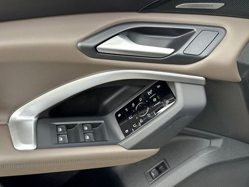 Used 2025 Audi Q5 Premium Plus w/ Premium Plus image 18