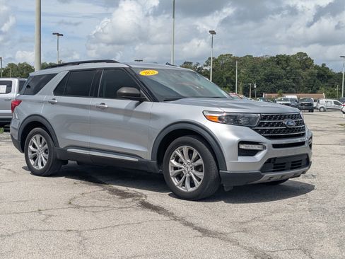 Used 2023 Ford Explorer XLT w/ Equipment Group 202A RWD image 2