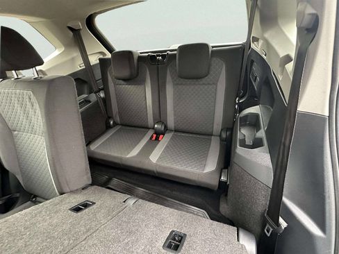 Used 2019 Volkswagen Tiguan S image 17