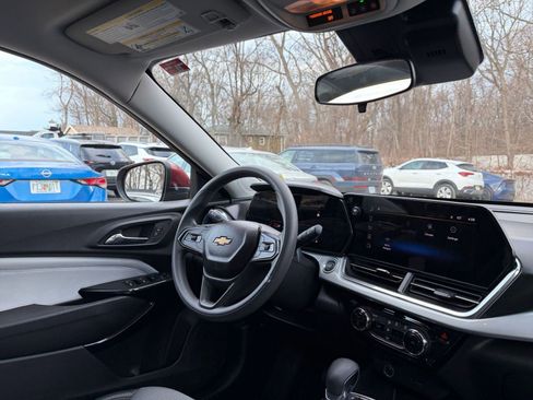 Used 2025 Chevrolet Trax LT image 33