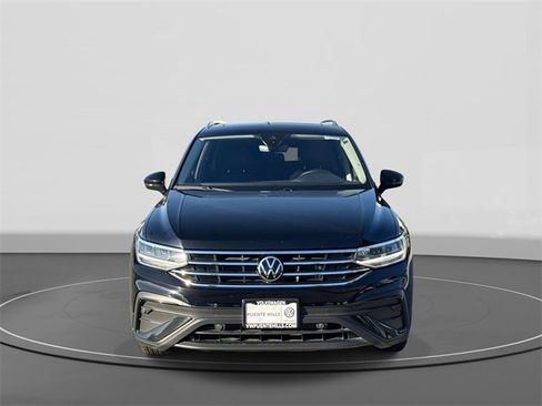 Used 2023 Volkswagen Tiguan SE image 2