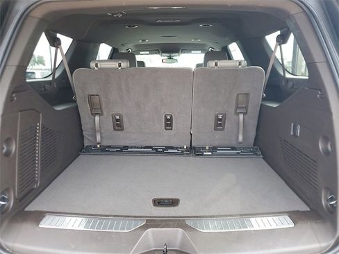 Used 2022 Chevrolet Suburban Z71 image 5