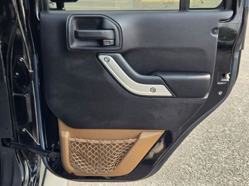 Used 2015 Jeep Wrangler Unlimited Sahara w/ Connectivity Group image 7