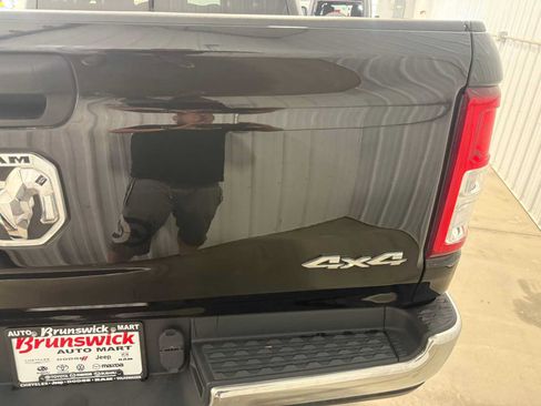 Used 2023 RAM 1500 Big Horn AWD/4WD image 18