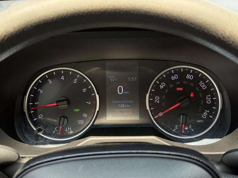 Used 2021 Toyota RAV4 XLE AWD/4WD image 11