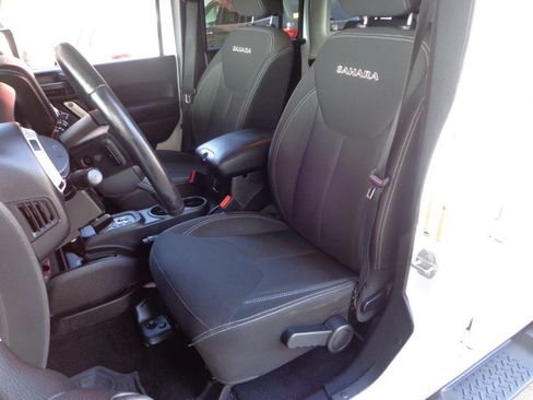 Used 2016 Jeep Wrangler Unlimited Sahara w/ Connectivity Group AWD/4WD image 10
