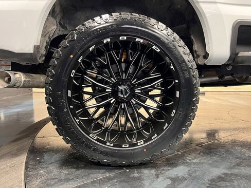 Used 2024 Ford F250 Lariat w/ Chrome Package image 29