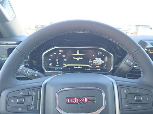 Used 2025 GMC Sierra 1500 Elevation image 11