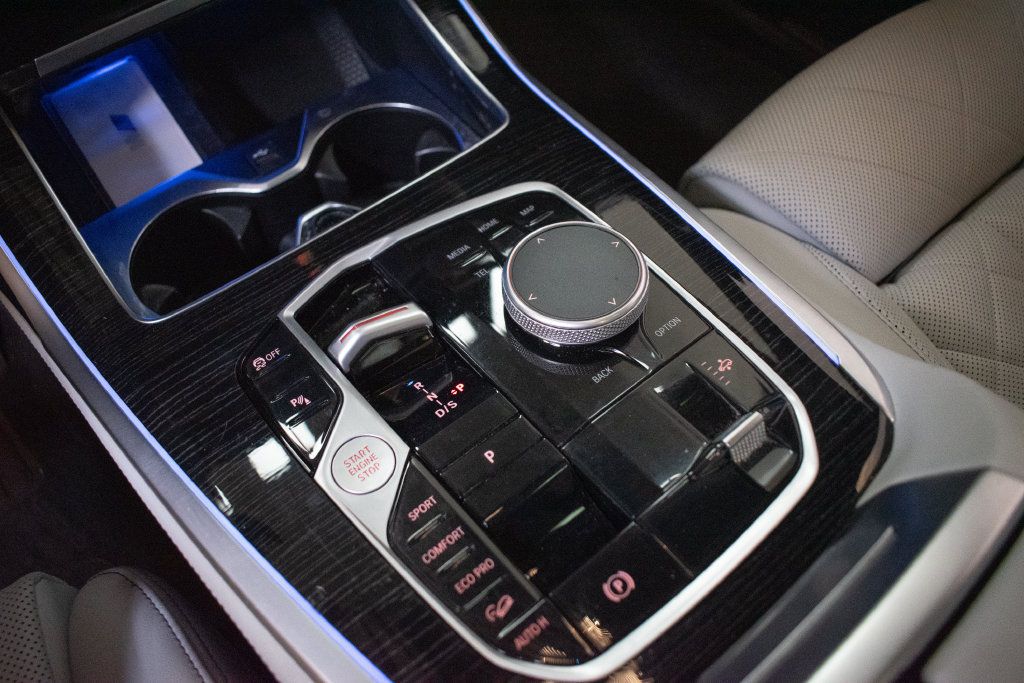 Used 2024 BMW X7 xDrive40i w/ M Sport Package AWD/4WD image 19