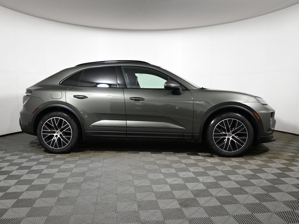 Used 2026 Porsche Macan 4 Electric AWD/4WD image 8