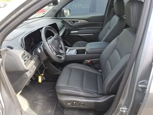 Used 2025 Chevrolet Traverse LT w/ Enhanced Driving Package AWD/4WD image 7