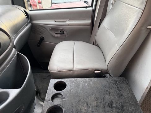 Used 1999 Ford E-350 and Econoline 350 Super Duty image 13