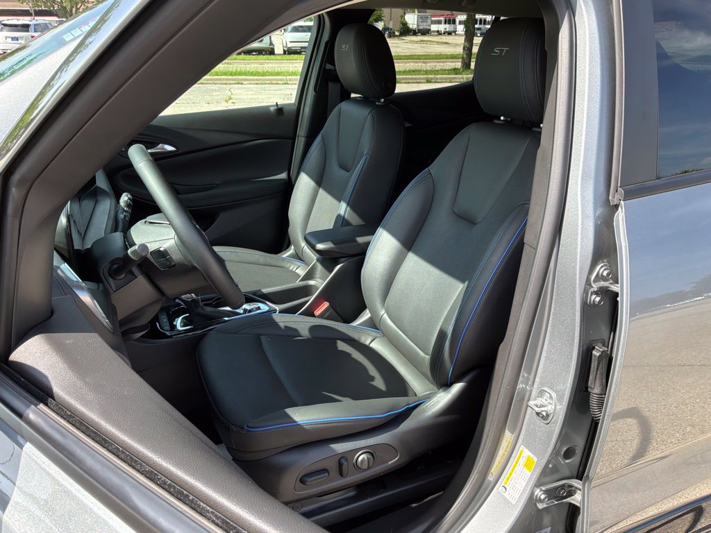 Used 2025 Buick Encore GX Sport Touring w/ Comfort Package FWD image 15