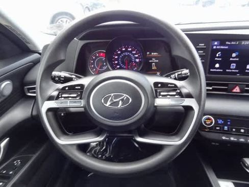 Used 2023 Hyundai Elantra SEL image 11