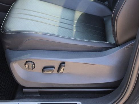 Used 2022 Volkswagen Tiguan SE R-Line image 18