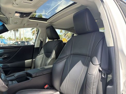 Used 2021 Lexus ES 300h Ultra Luxury w/ Accessory Package 2 FWD image 21