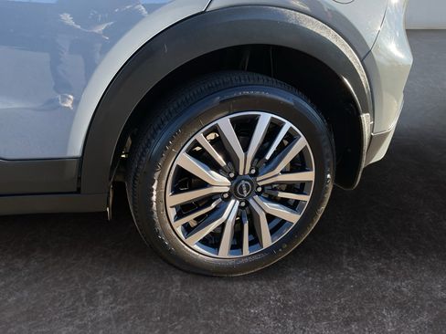 Used 2024 Nissan Kicks SV image 9