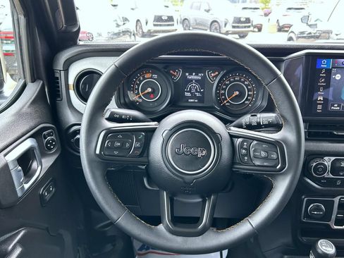 Used 2025 Jeep Wrangler Unlimited Sport AWD/4WD image 11