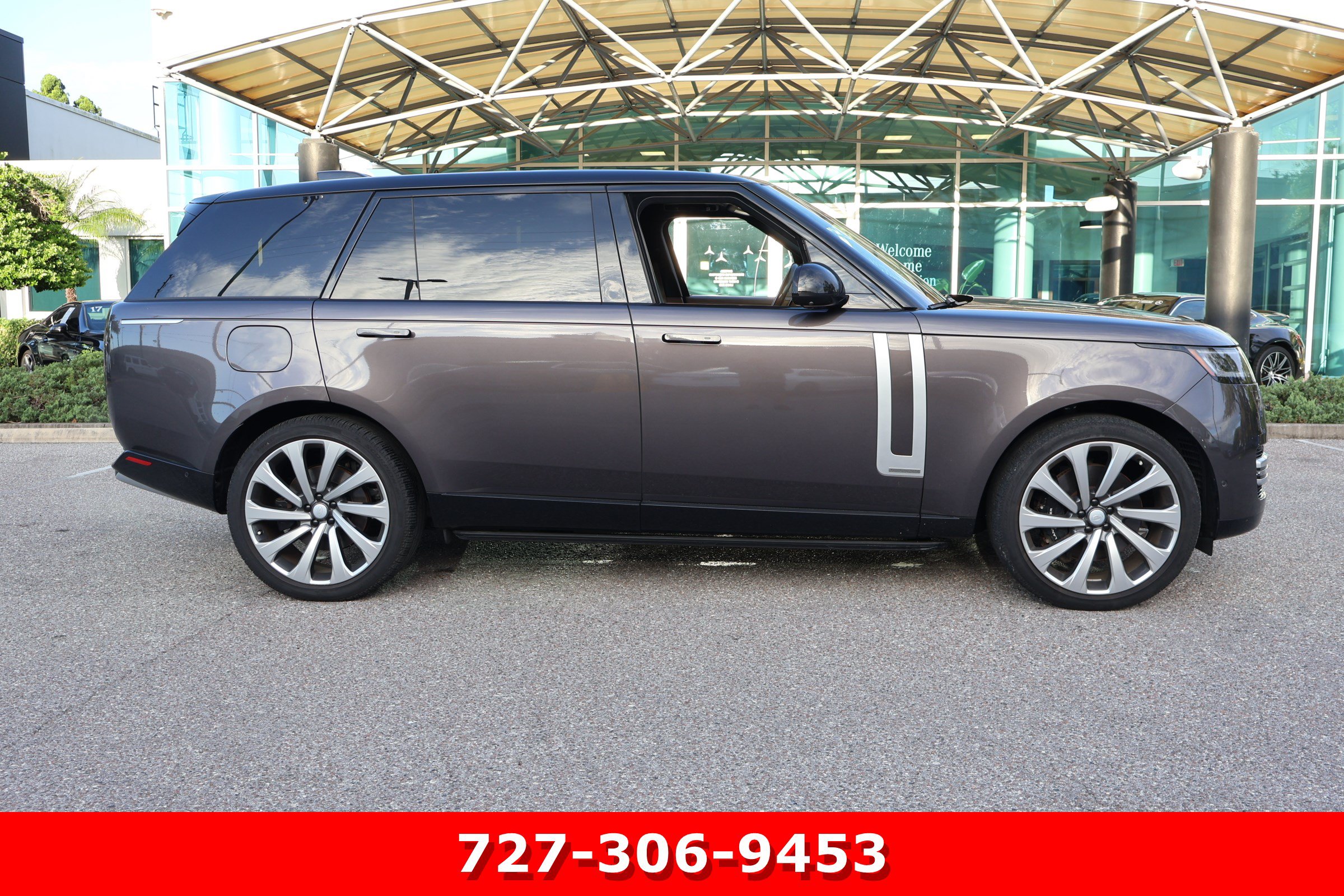 Used 2025 Land Rover Range Rover Long Wheelbase Autobiography AWD/4WD image 9