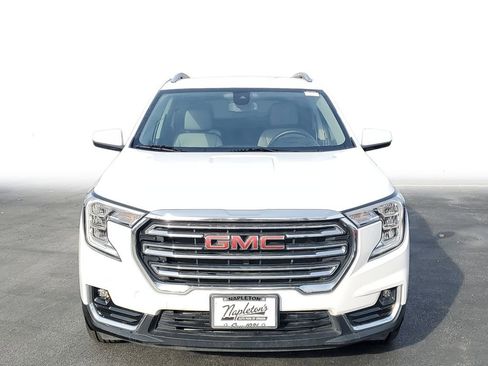 Used 2024 GMC Terrain SLT image 2