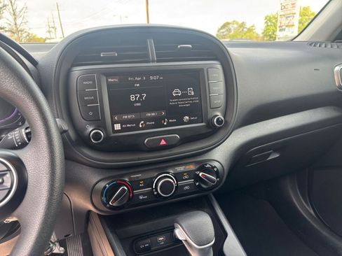 Used 2025 Kia Soul LX w/ LX Technology Package image 21