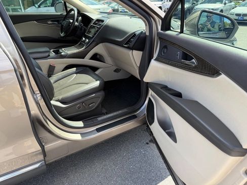 Used 2019 Lincoln Nautilus Reserve AWD/4WD image 12