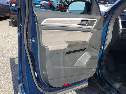 Used 2022 Volkswagen Atlas Cross Sport SE image 16