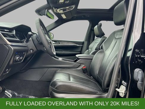 Used 2023 Jeep Grand Cherokee Overland w/ Luxury Tech Group IV AWD/4WD image 18