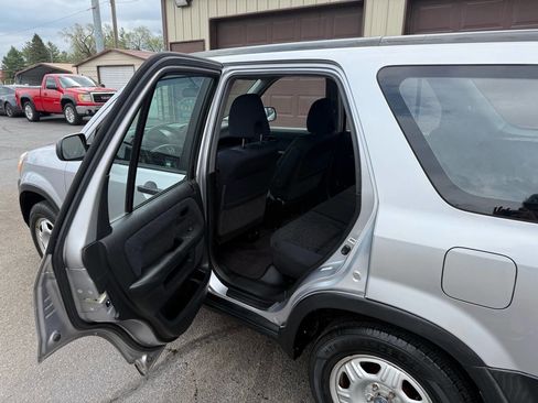 Used 2005 Honda CR-V LX image 47