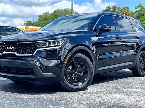 Used 2023 Kia Sorento LX image 1