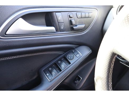 Used 2017 Mercedes-Benz GLA 250 4MATIC image 26