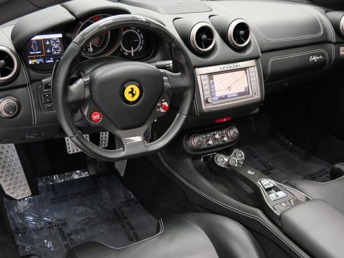 Used 2011 Ferrari California RWD image 13