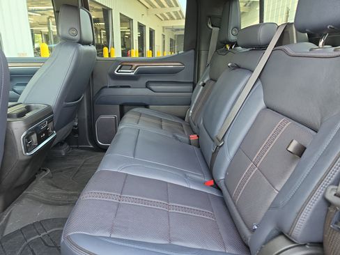 Used 2023 Chevrolet Silverado 1500 High Country w/ High Country Premium Package AWD/4WD image 11