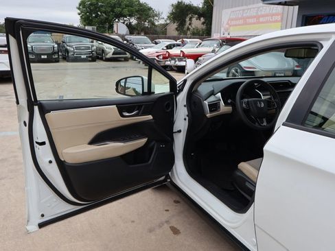 Used 2018 Honda Clarity Plug-In Hybrid image 18