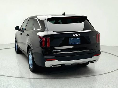 Certified 2025 Kia Sorento LX FWD image 4