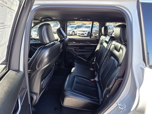 New 2025 Jeep Grand Cherokee Limited image 17