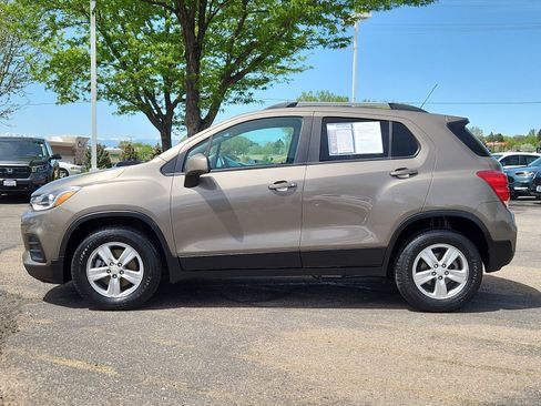 Used 2021 Chevrolet Trax LT AWD/4WD image 2