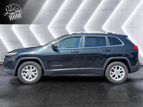 Used 2016 Jeep Cherokee Latitude w/ Cold Weather Group AWD/4WD image 3